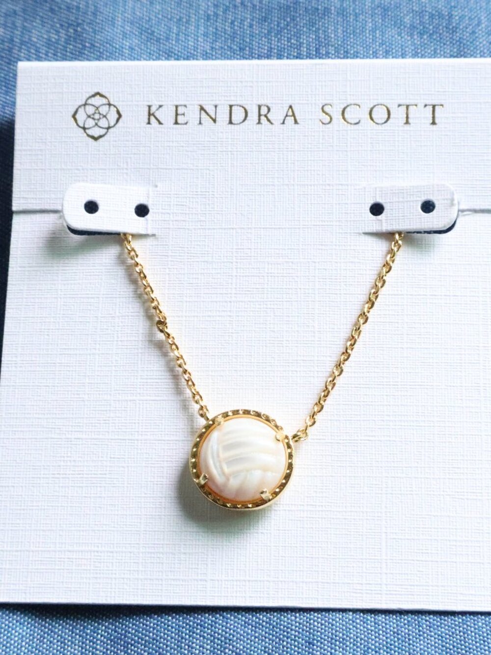 Kendra Scott Volleyball White Mother-of-Pearl Necklace NEW - Picture 1 of 2